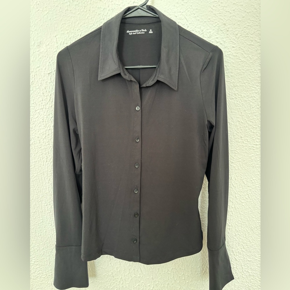 Abercrombie Fitted Long Sleeve Collared Button Up Blouse - Soft AF collection